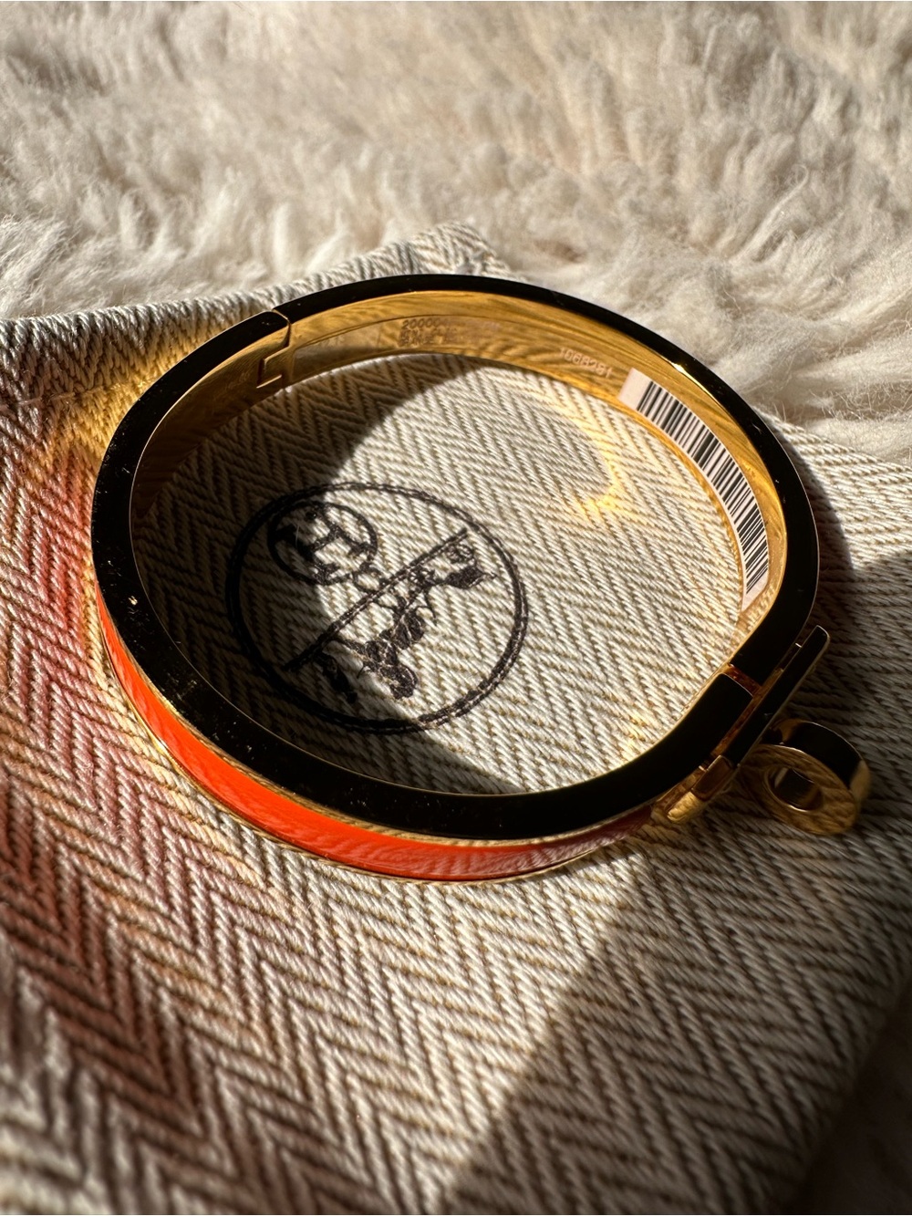 Hermes Kelly Bracelet in Gold-Tone Orange Enamel - Picture 3 of 6